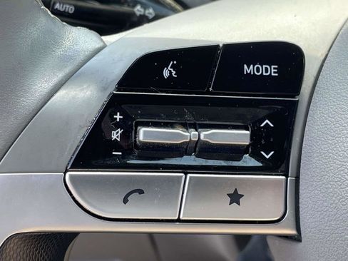 Certified 2025 Hyundai Elantra SEL FWD image 22