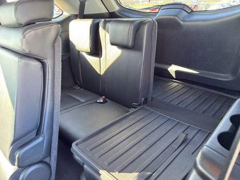 Used 2019 Toyota Highlander XLE image 16