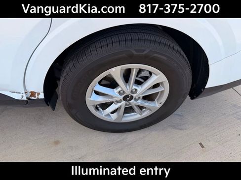 Certified 2024 Kia Carnival LX image 9