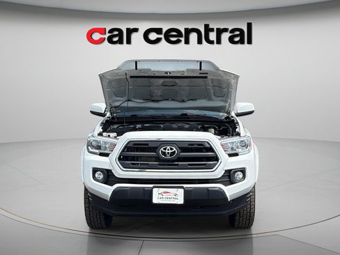 Used 2017 Toyota Tacoma SR5 w/ Tow Package AWD/4WD image 9