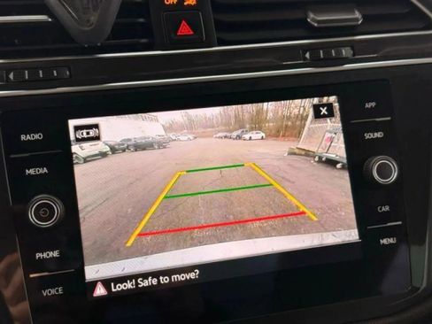 Used 2022 Volkswagen Tiguan SE w/ Panoramic Sunroof Package image 36