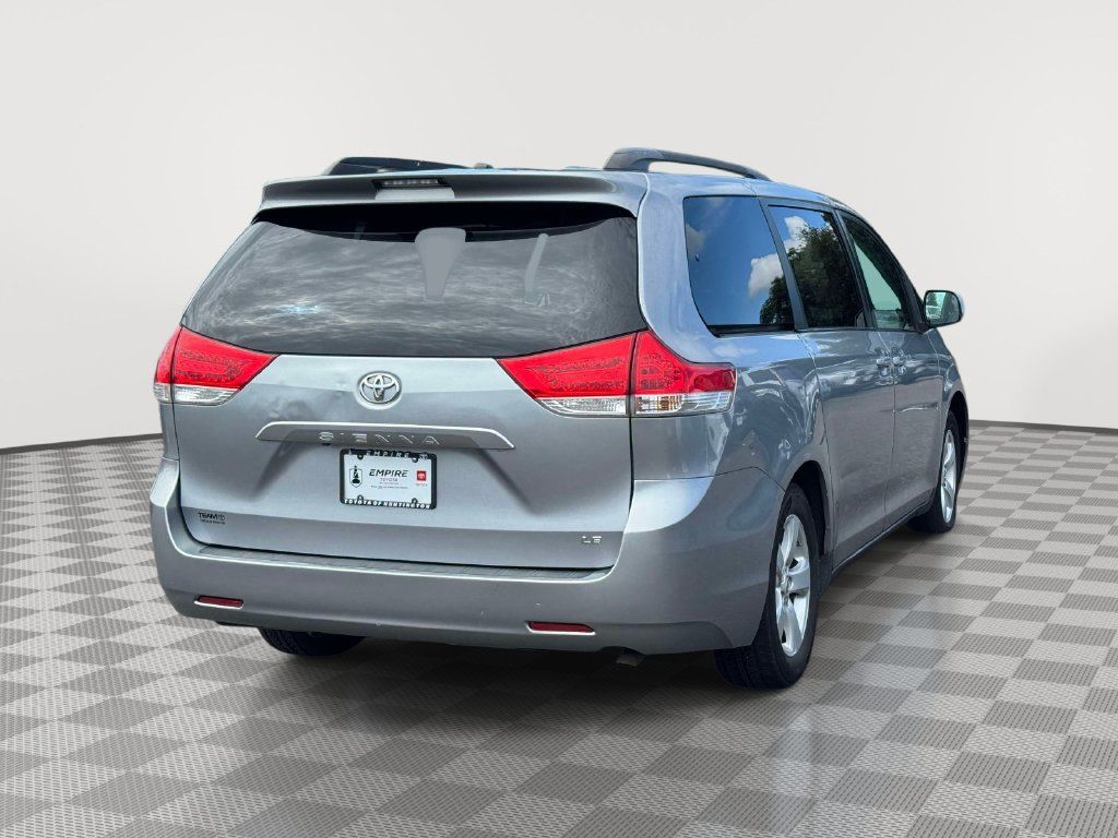 Used 2012 Toyota Sienna LE FWD image 4