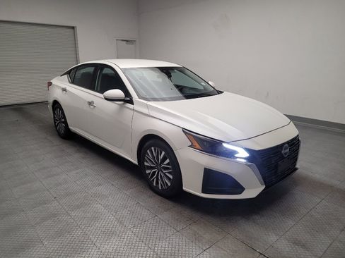 Used 2023 Nissan Altima 2.5 SV FWD image 13