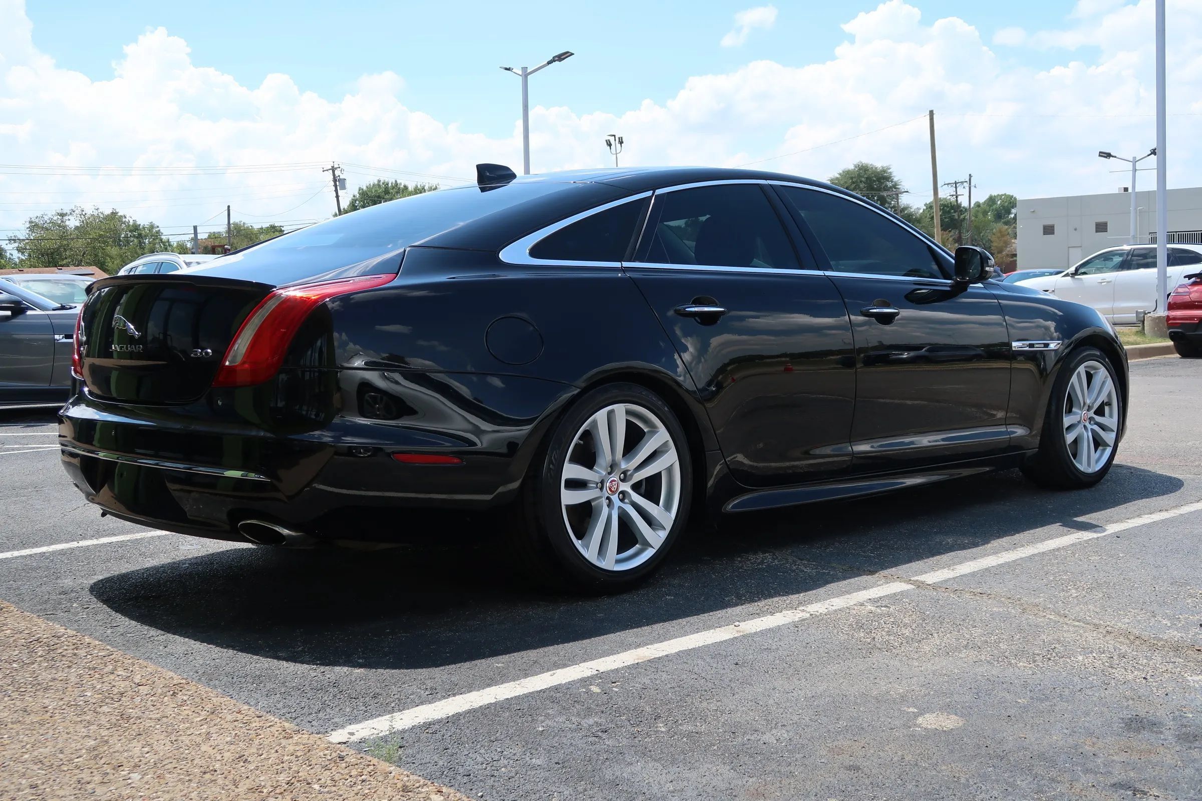 Used 2017 Jaguar XJ R-Sport RWD image 12