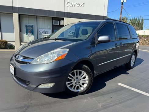 Used 2009 Toyota Sienna XLE Limited image 2