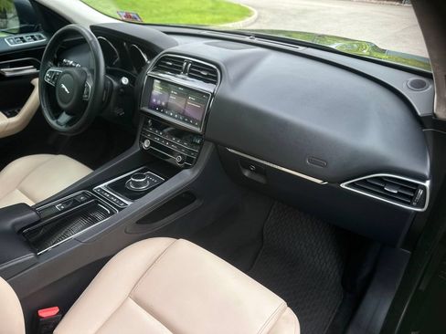 Used 2020 Jaguar F-PACE Premium AWD/4WD image 18