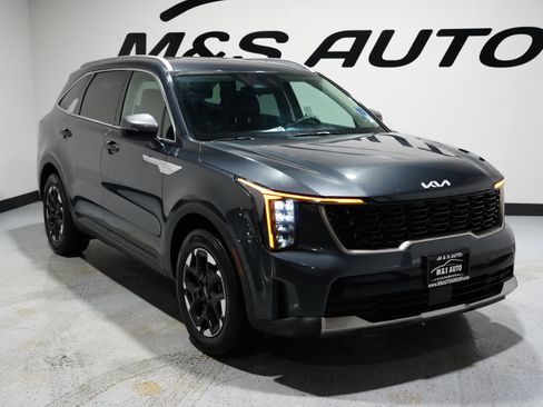 Used 2024 Kia Sorento S image 4