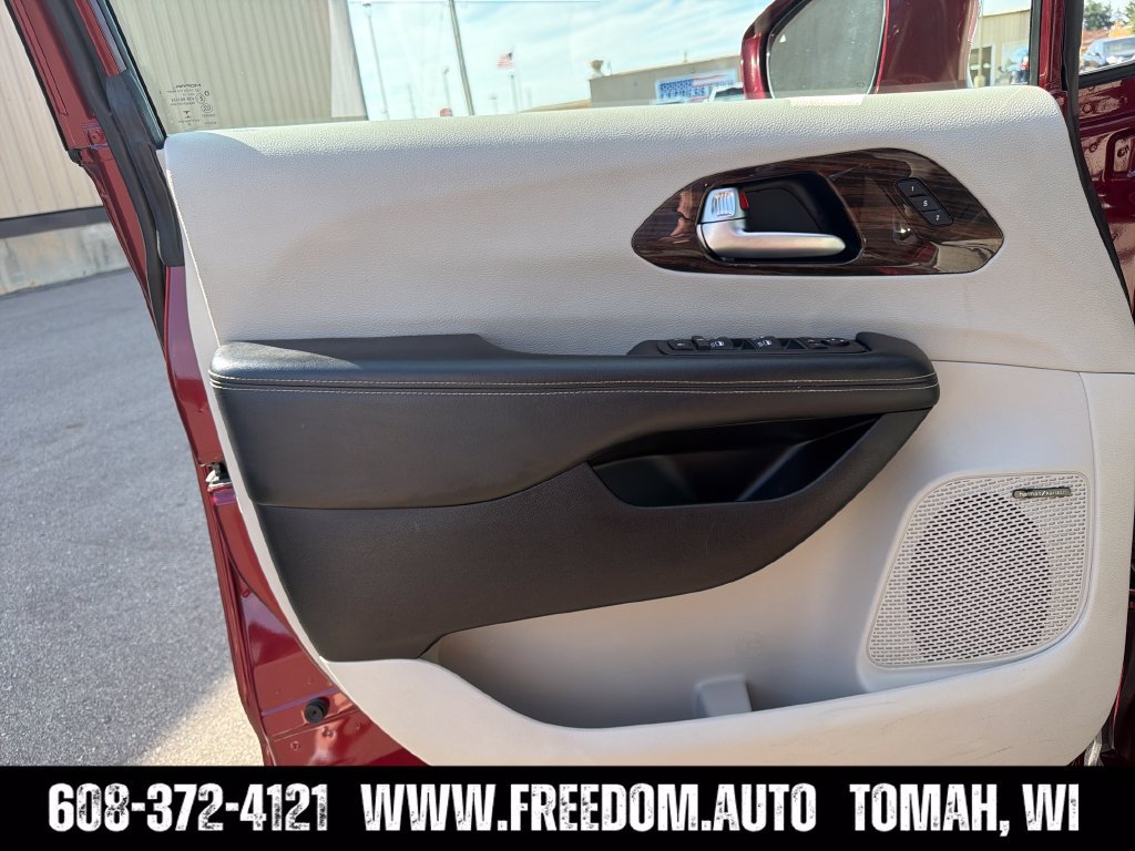 Used 2021 Chrysler Pacifica Limited w/ Premium & Safety Sphere Group AWD/4WD image 10