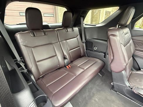 Used 2025 Ford Explorer Platinum w/ LUX Leather Package image 22