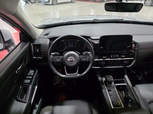 Used 2023 Nissan Pathfinder SL AWD/4WD image 12