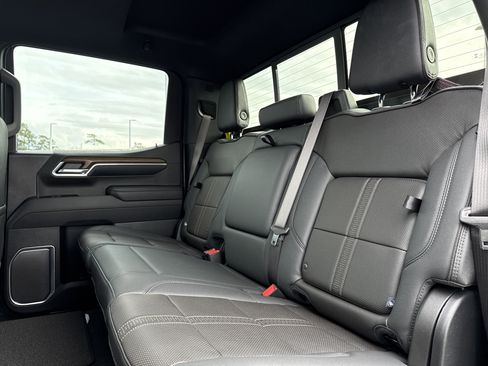 Certified 2025 Chevrolet Silverado 1500 High Country w/ Technology Package image 31