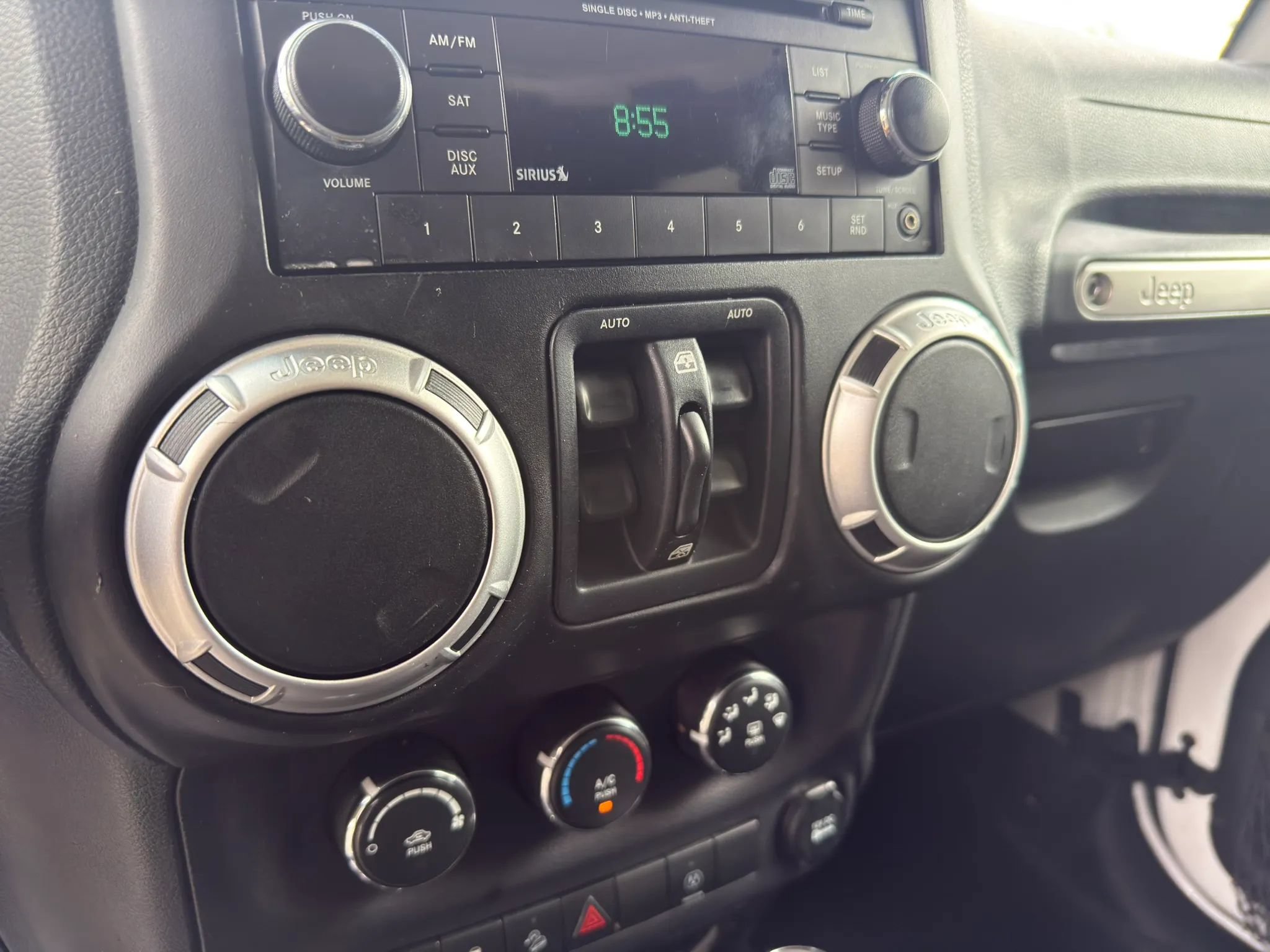 Used 2015 Jeep Wrangler Unlimited Sahara AWD/4WD image 23