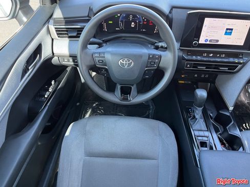 Used 2025 Toyota Camry LE AWD/4WD image 16