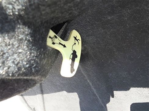 Used 2015 Dodge Challenger SXT image 16