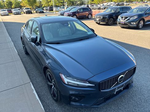 Used 2024 Volvo S60 B5 Plus w/ Climate Package AWD/4WD image 2