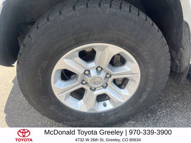 Used 2020 Toyota 4Runner SR5 AWD/4WD image 5