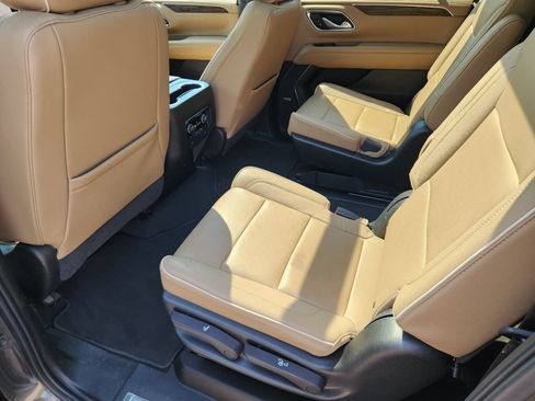 Used 2021 Chevrolet Suburban Premier w/ Premium Package AWD/4WD image 31
