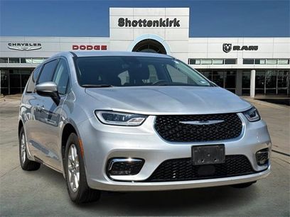 Used 2023 Chrysler Pacifica Touring-L