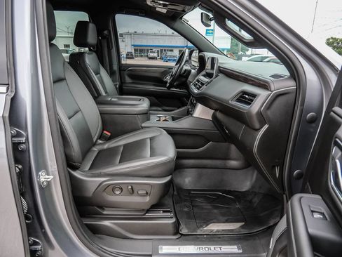Used 2022 Chevrolet Tahoe LT w/ Luxury Package RWD image 14