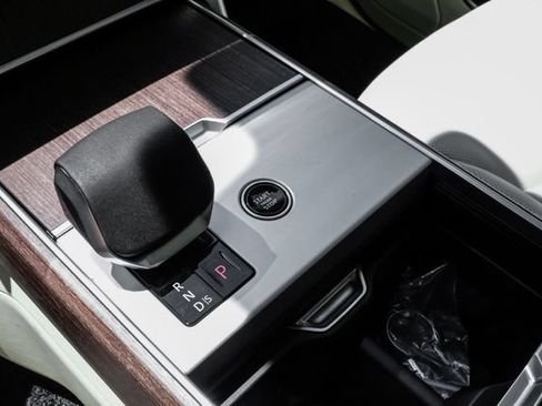New 2026 Land Rover Range Rover Long Wheelbase SE AWD/4WD image 32