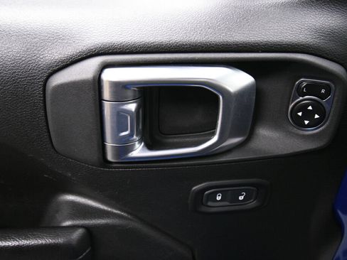 Used 2024 Jeep Wrangler Unlimited Rubicon 4xe AWD/4WD image 11
