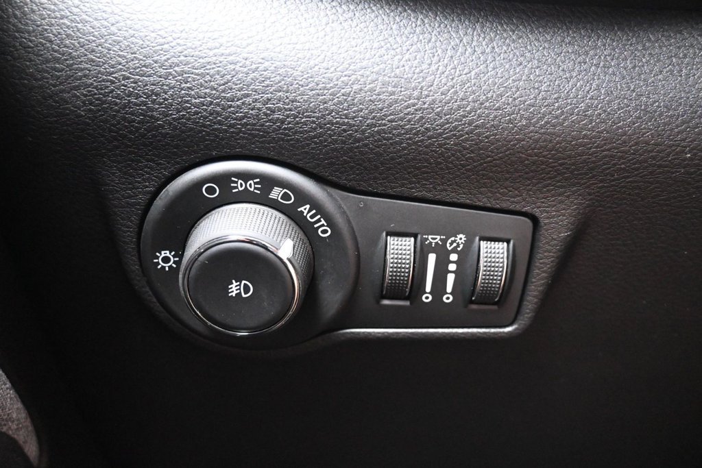 Used 2024 Jeep Compass Latitude AWD/4WD image 16