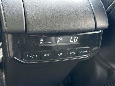 Certified 2020 Toyota Highlander XLE AWD/4WD image 17