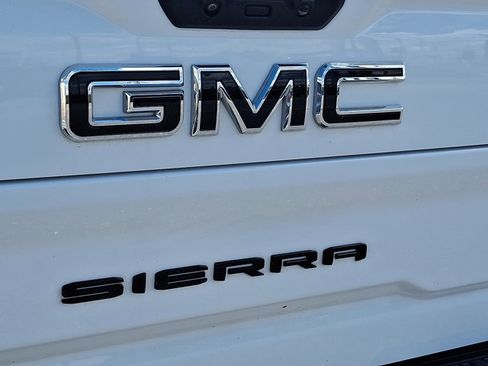 Used 2024 GMC Sierra 2500 AT4 w/ AT4 Premium Plus Package AWD/4WD image 37