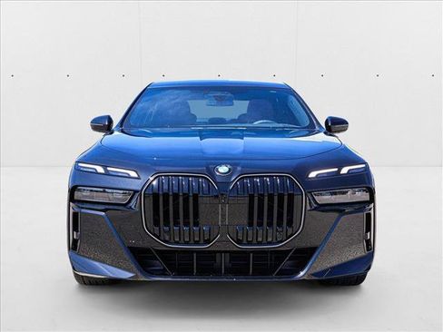 New 2025 BMW 760i xDrive image 2