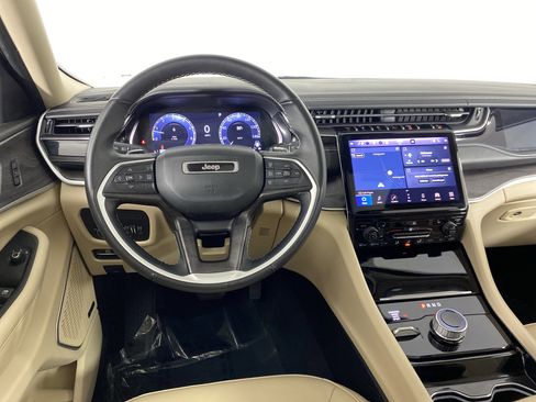 Used 2022 Jeep Grand Cherokee Limited image 22