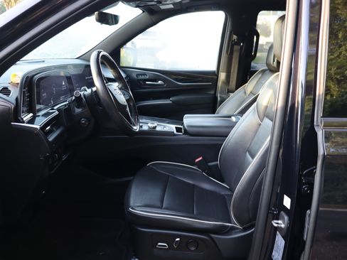 Certified 2022 Cadillac Escalade Sport RWD image 21