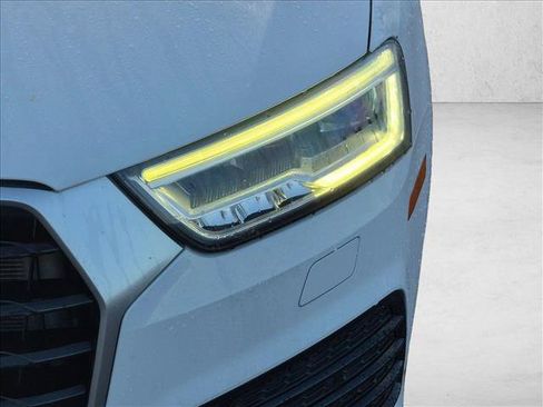 Used 2018 Audi Q3 2.0T Premium Plus w/ Premium Plus Package FWD image 9