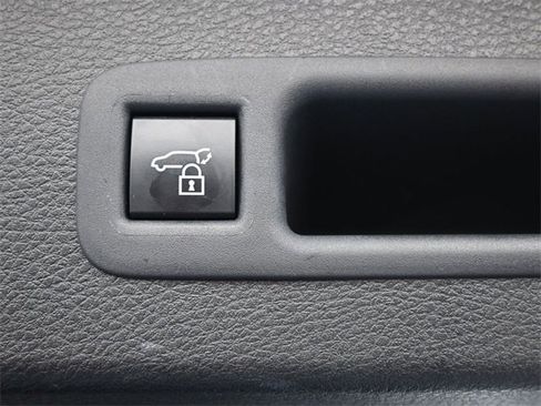 Used 2025 Toyota Sienna Limited image 25