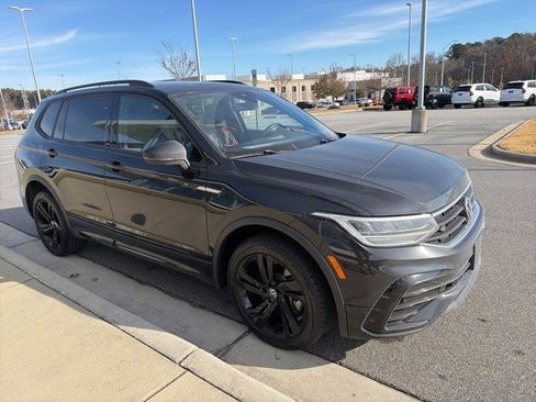 Used 2023 Volkswagen Tiguan SE R-Line image 7