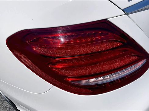 Used 2018 Mercedes-Benz E 300 4MATIC image 27