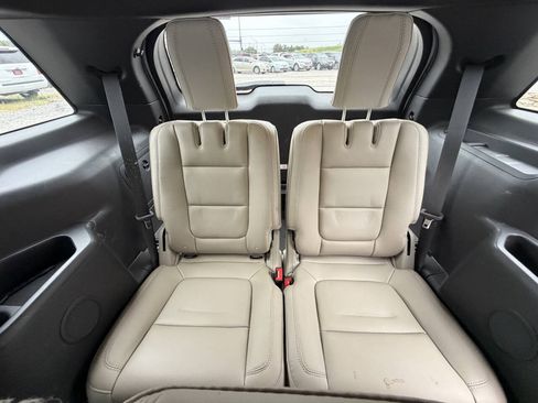 Used 2015 Ford Explorer XLT w/ Equipment Group 202B FWD image 19