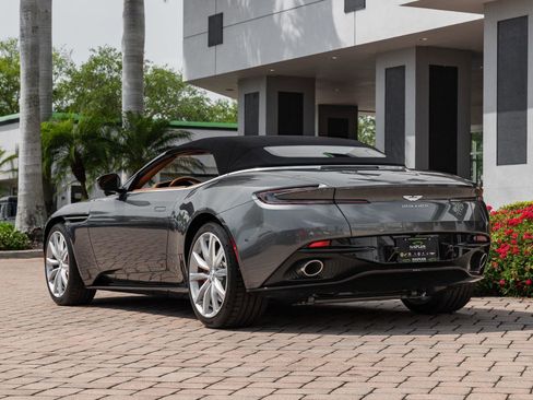 Used 2019 Aston Martin DB11 Volante image 38