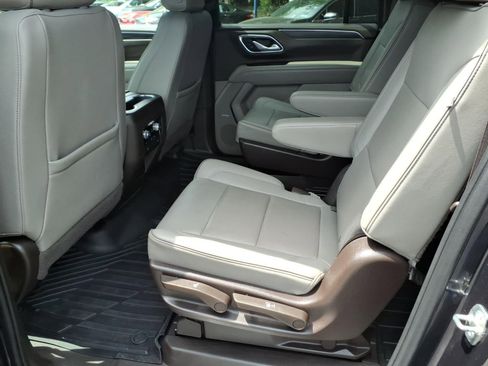 Used 2022 GMC Yukon XL SLT w/ SLT Premium Package AWD/4WD image 12