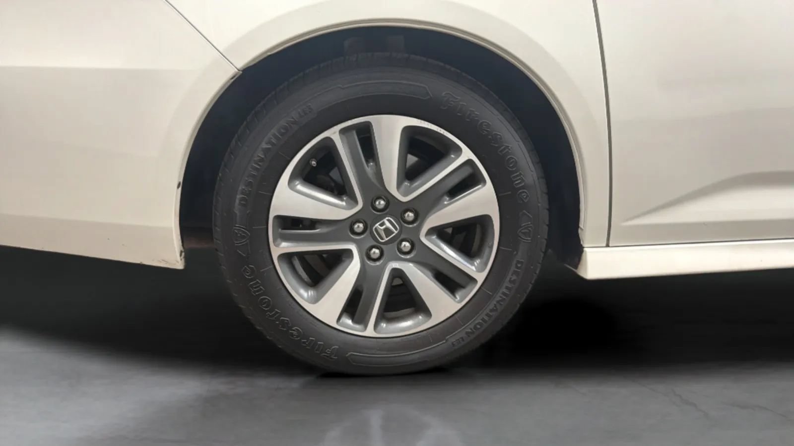 Used 2015 Honda Odyssey Touring Elite image 27