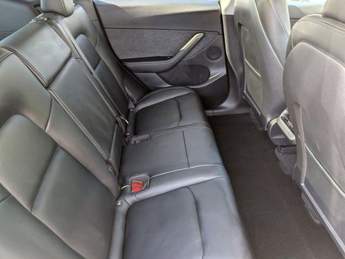 Used 2022 Tesla Model Y Long Range image 21