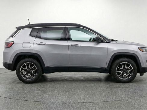 Used 2025 Jeep Compass Trailhawk AWD/4WD image 11