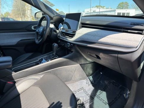 Used 2024 Jeep Compass Latitude image 31