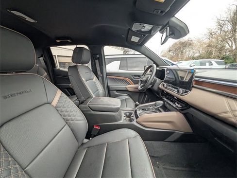 Used 2024 GMC Canyon Denali image 12