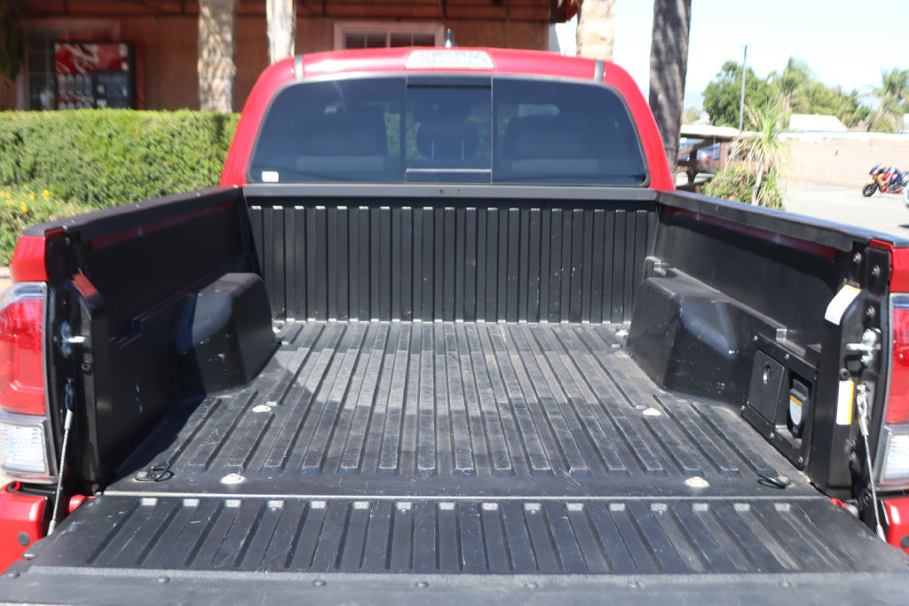 Used 2021 Toyota Tacoma TRD Off-Road w/ Technology Package AWD/4WD image 8