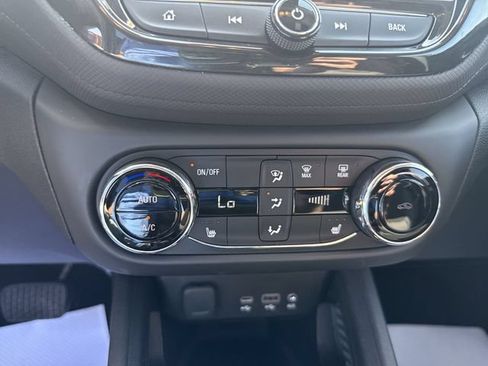Used 2021 Chevrolet TrailBlazer LT w/ Convenience Package FWD image 18