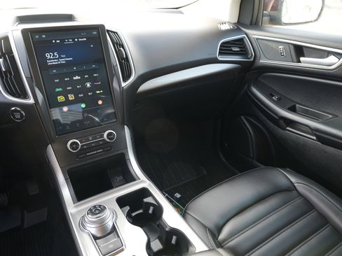 Used 2024 Ford Edge SEL w/ Convenience Package image 26