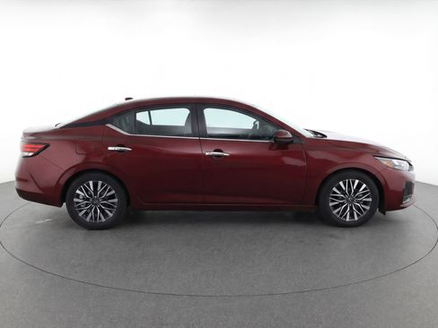 Used 2024 Nissan Altima 2.5 SV FWD image 11