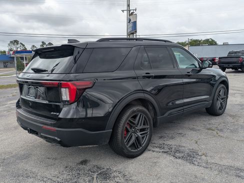 Used 2025 Ford Explorer ST-Line w/ Premium Package AWD/4WD image 4