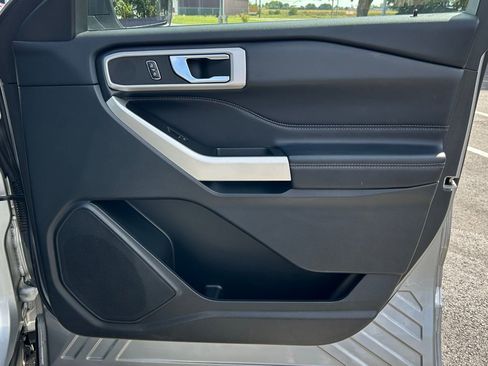 Used 2021 Ford Explorer XLT w/ Equipment Group 202A image 9