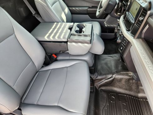 Used 2024 Ford F250 XL w/ XL Chrome Package image 12